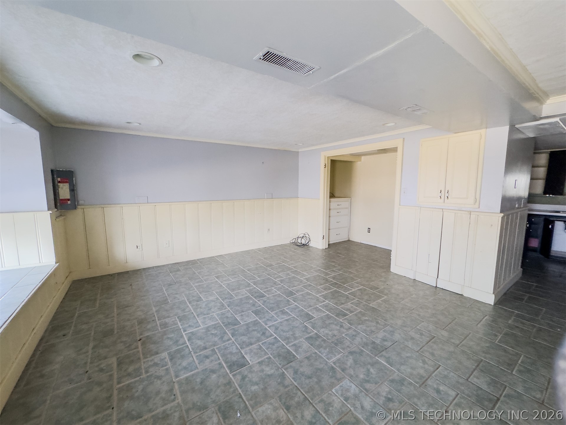 208 E Kings