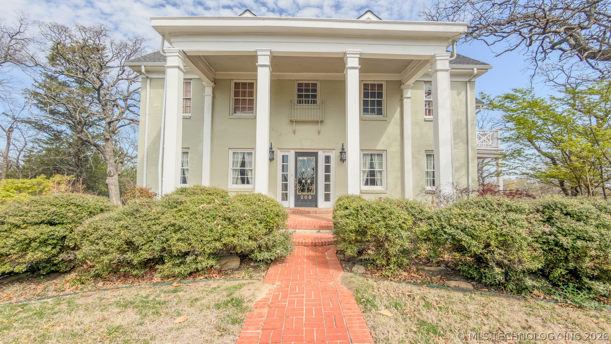 208 E Kings