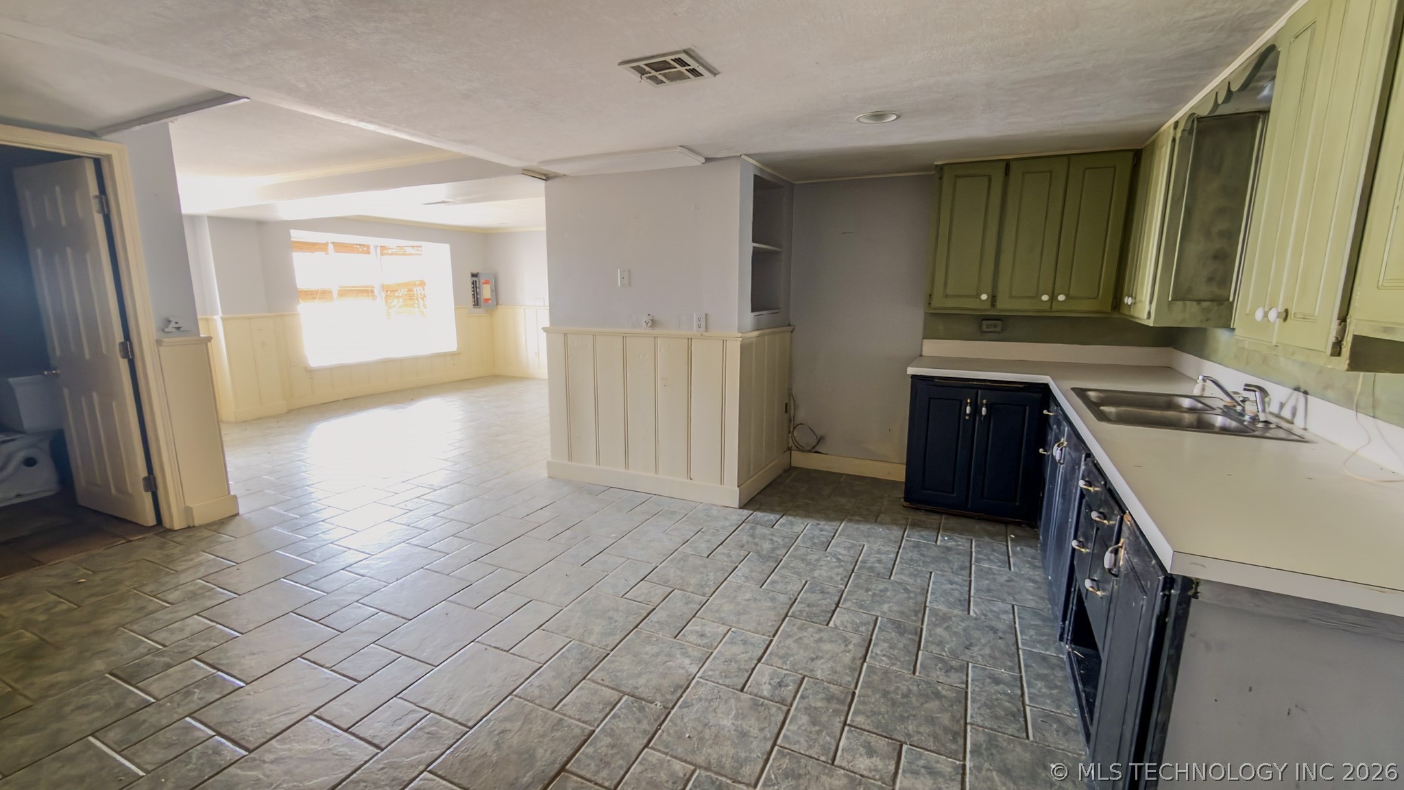 208 E Kings