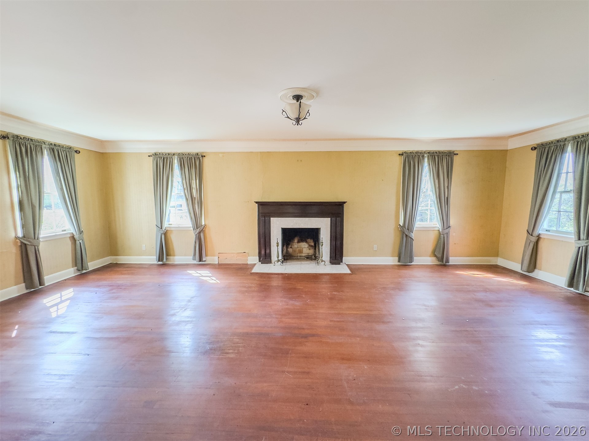 208 E Kings