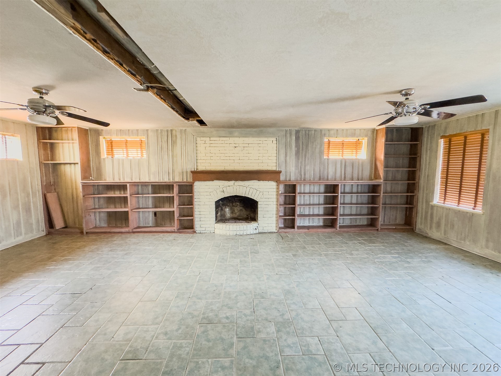 208 E Kings