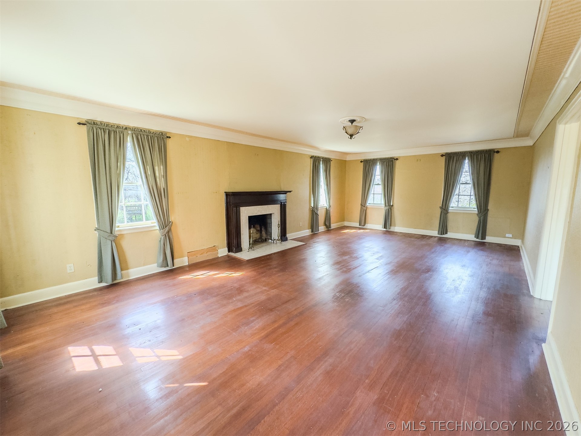 208 E Kings