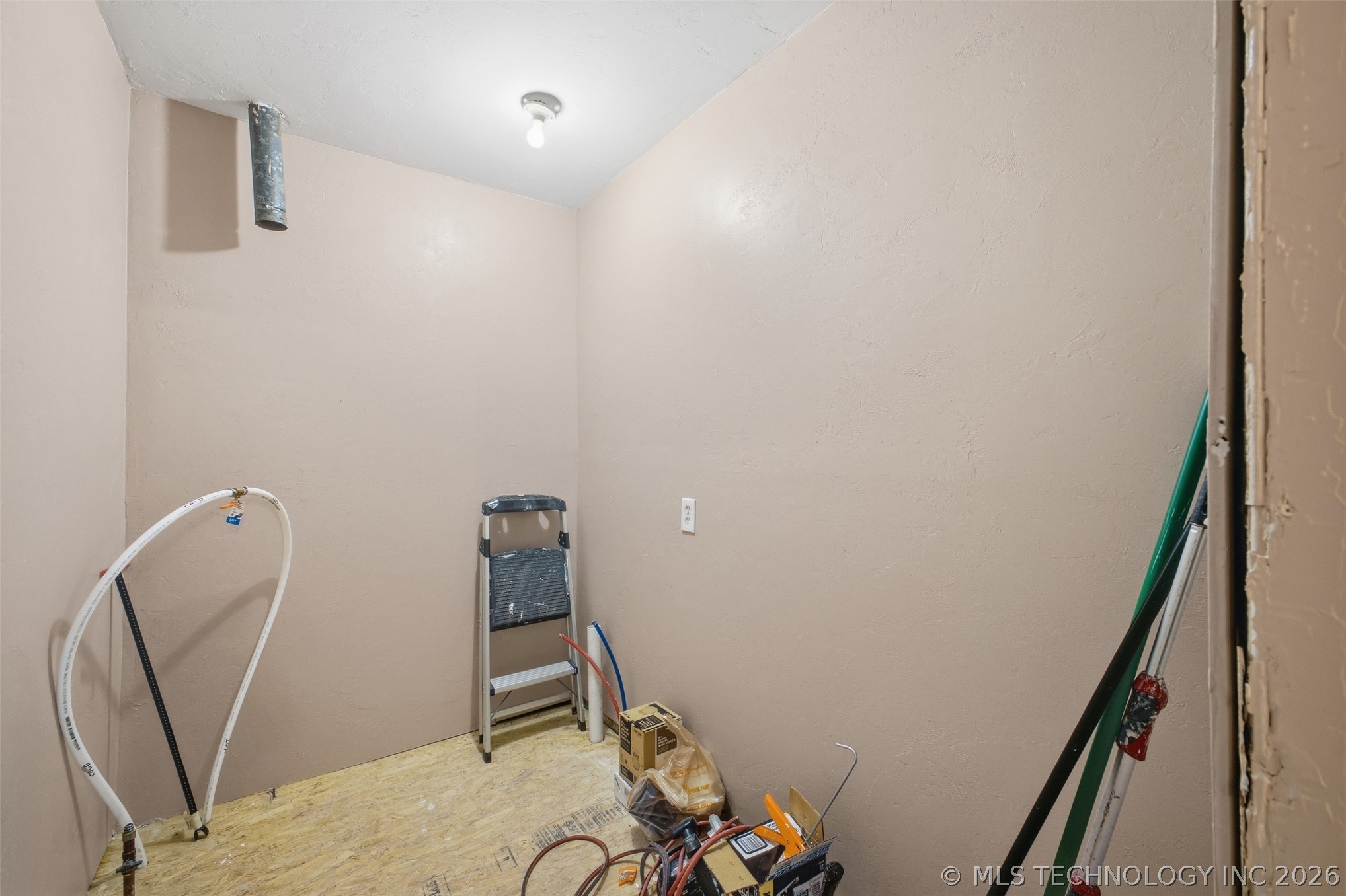 630 W 8th