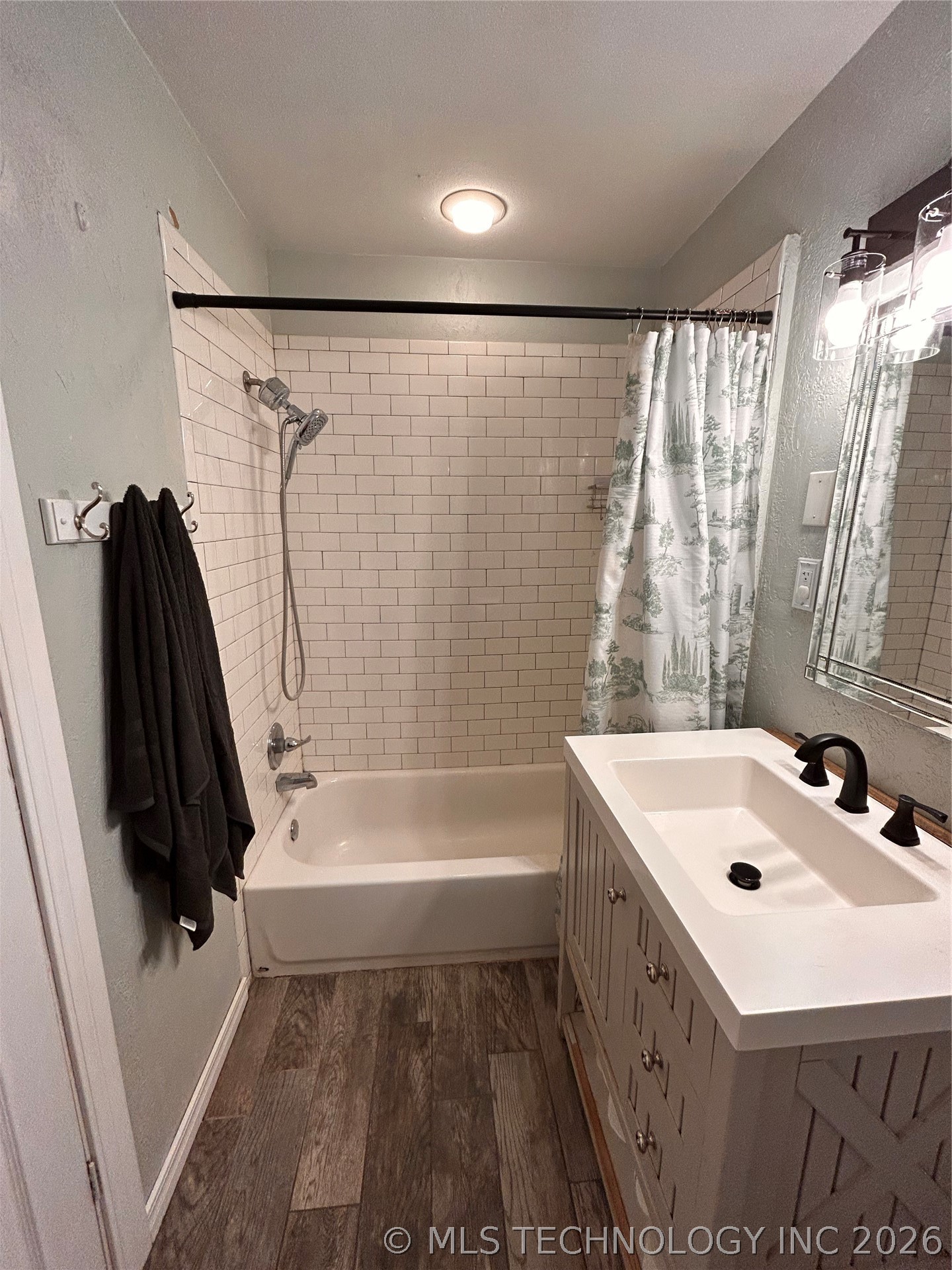 123 E 15th