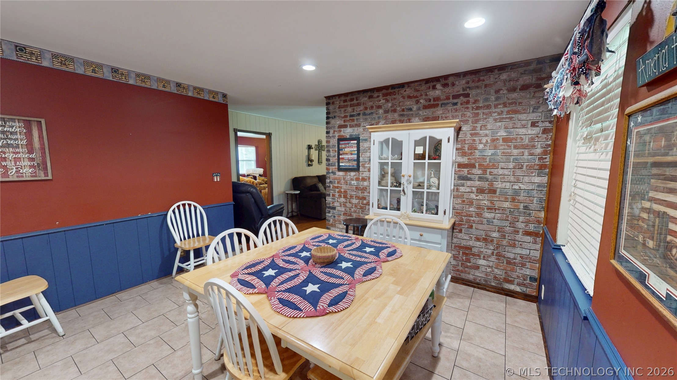 1005 S Broadway
