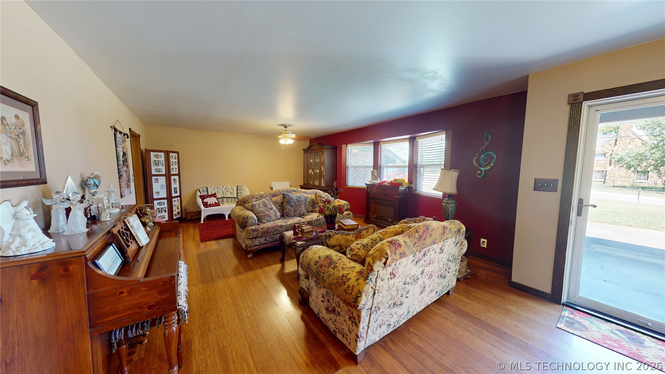 1005 S Broadway