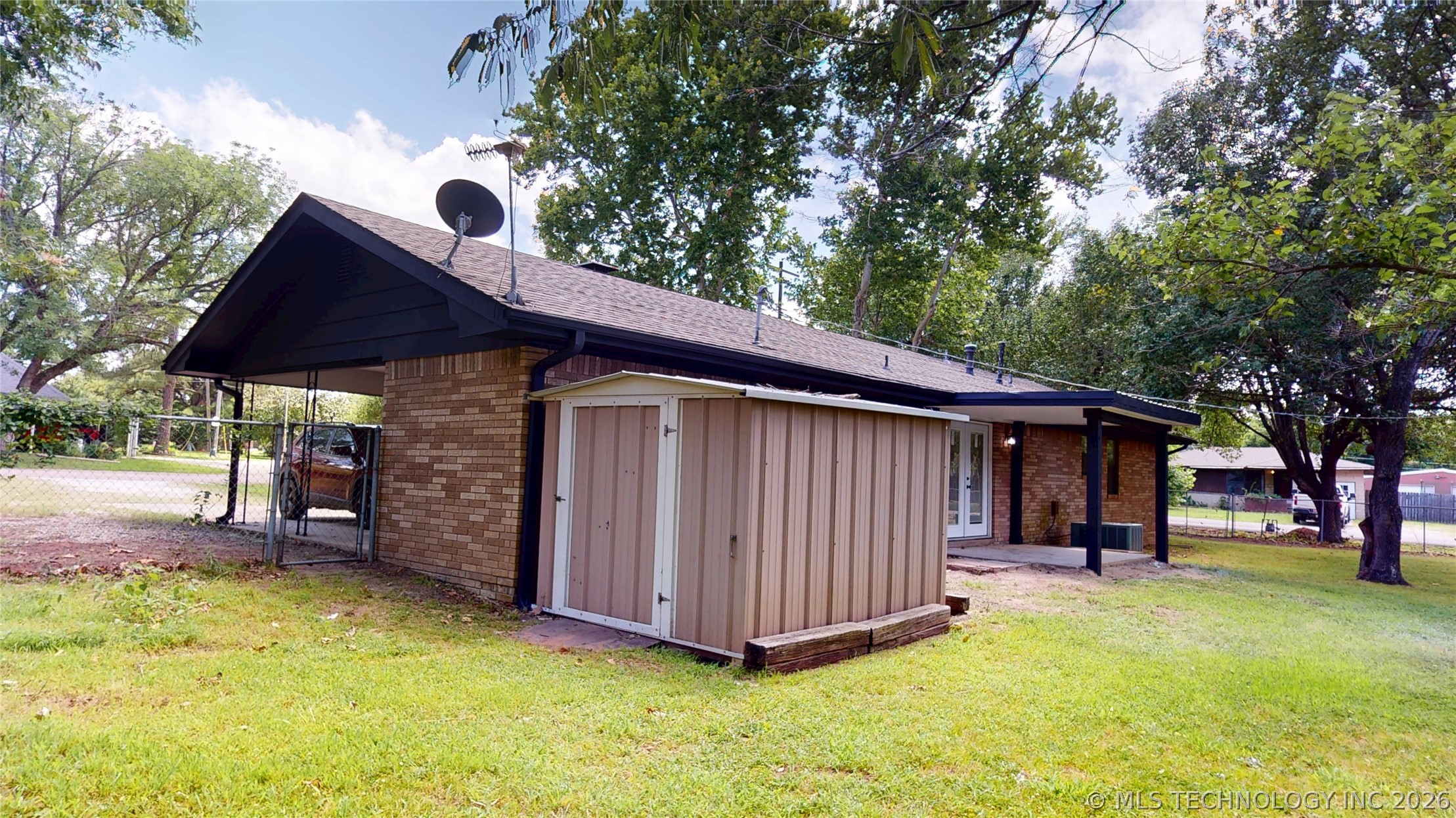 2600 Woodland