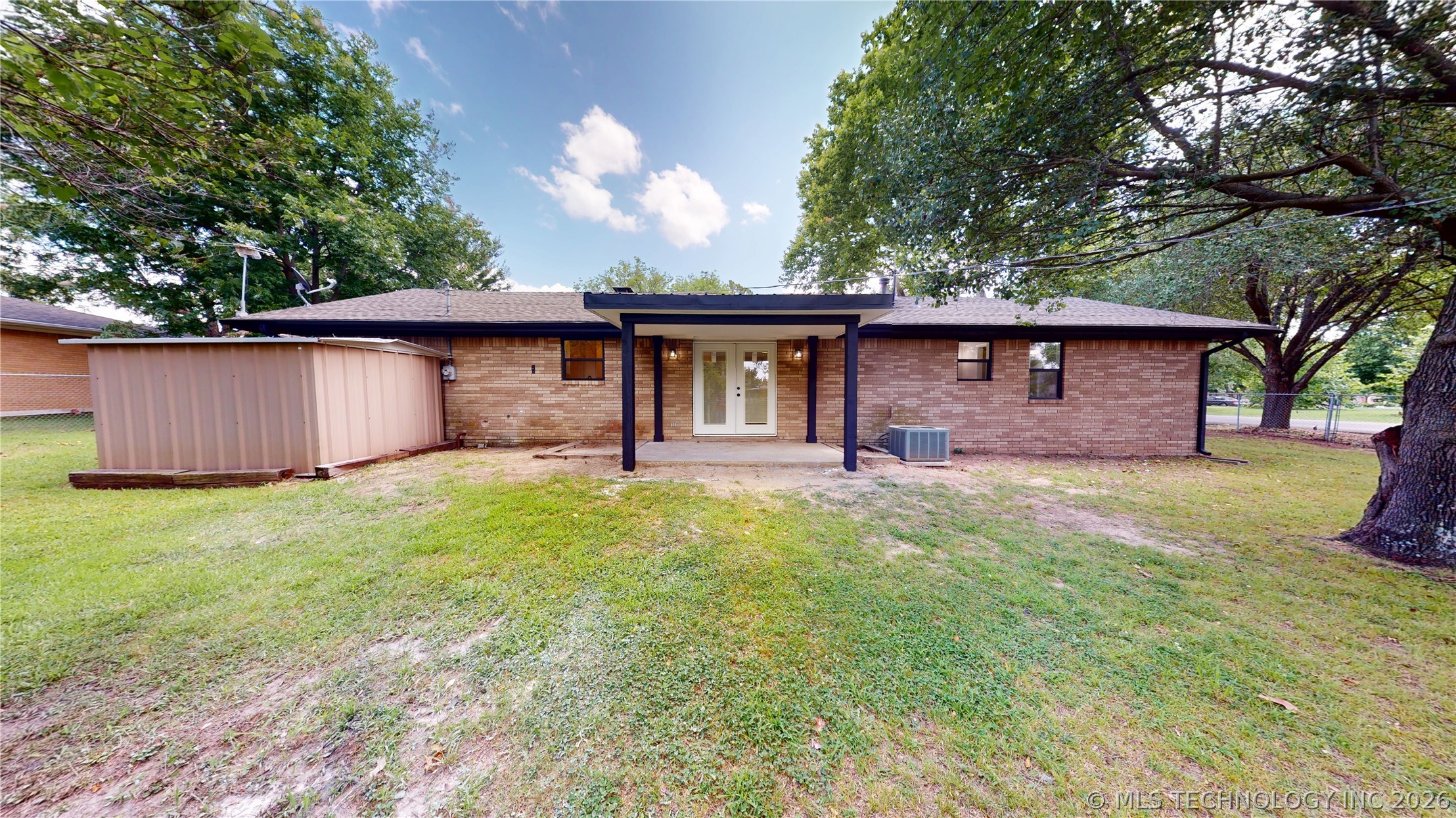 2600 Woodland