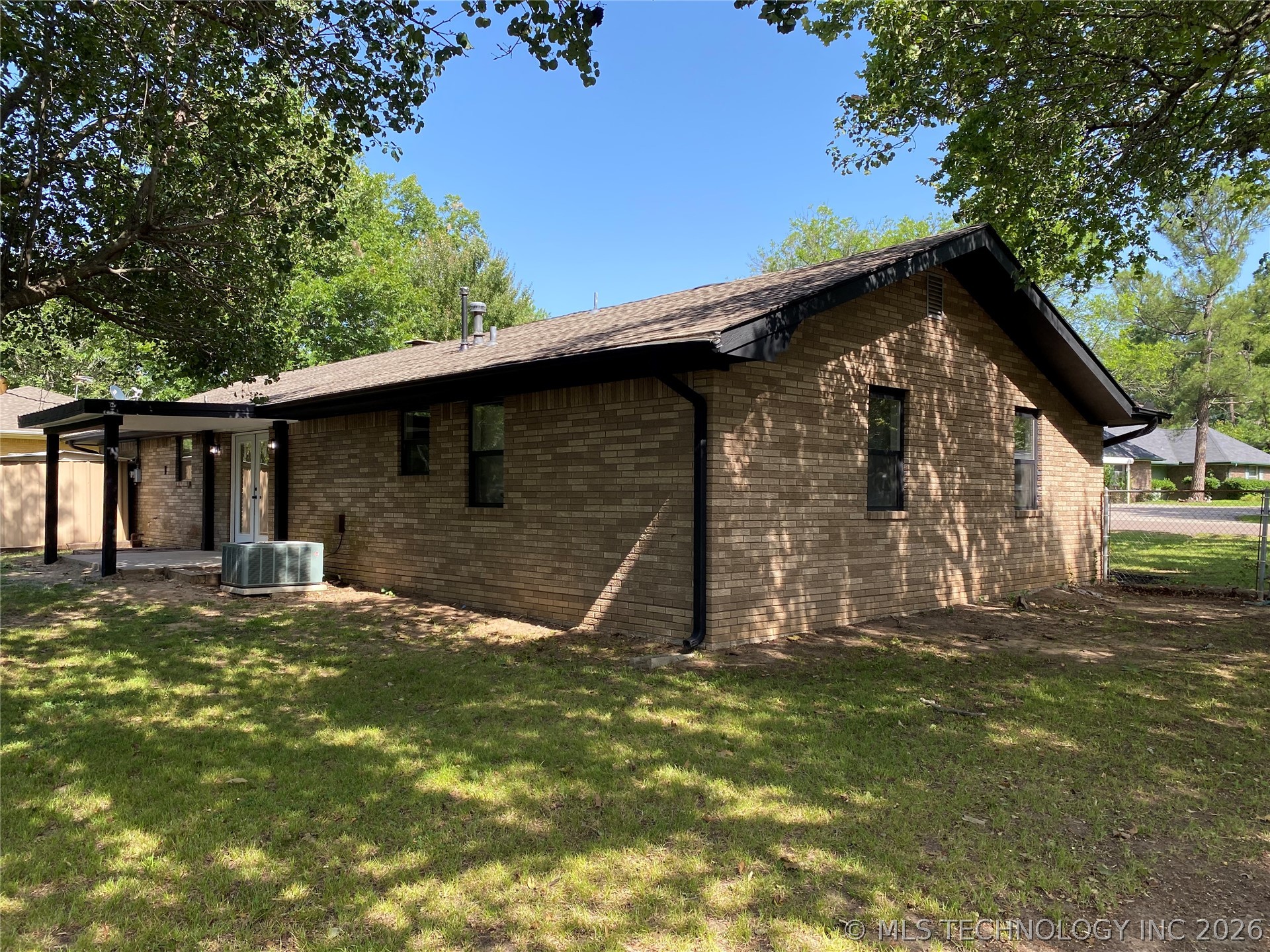 2600 Woodland