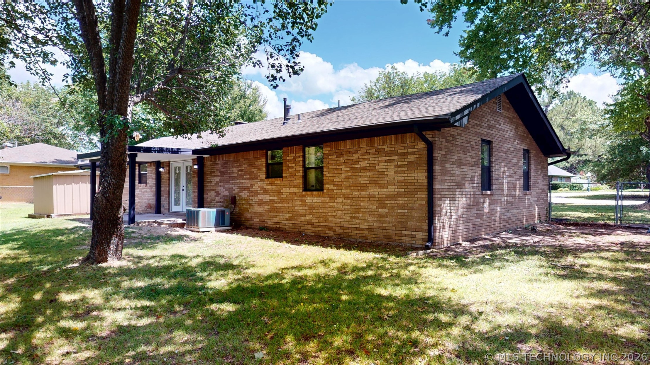 2600 Woodland