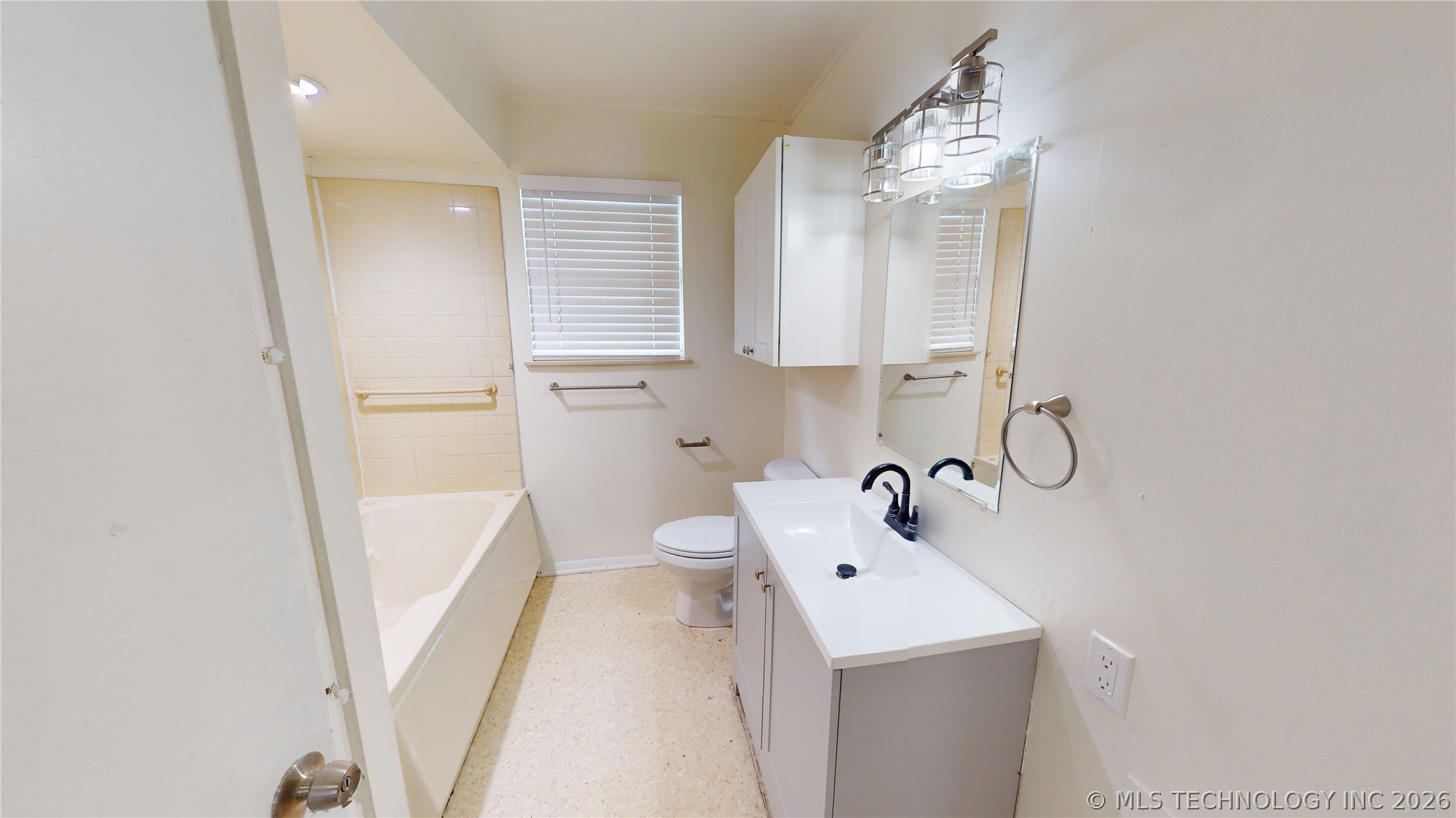 817 E 15th