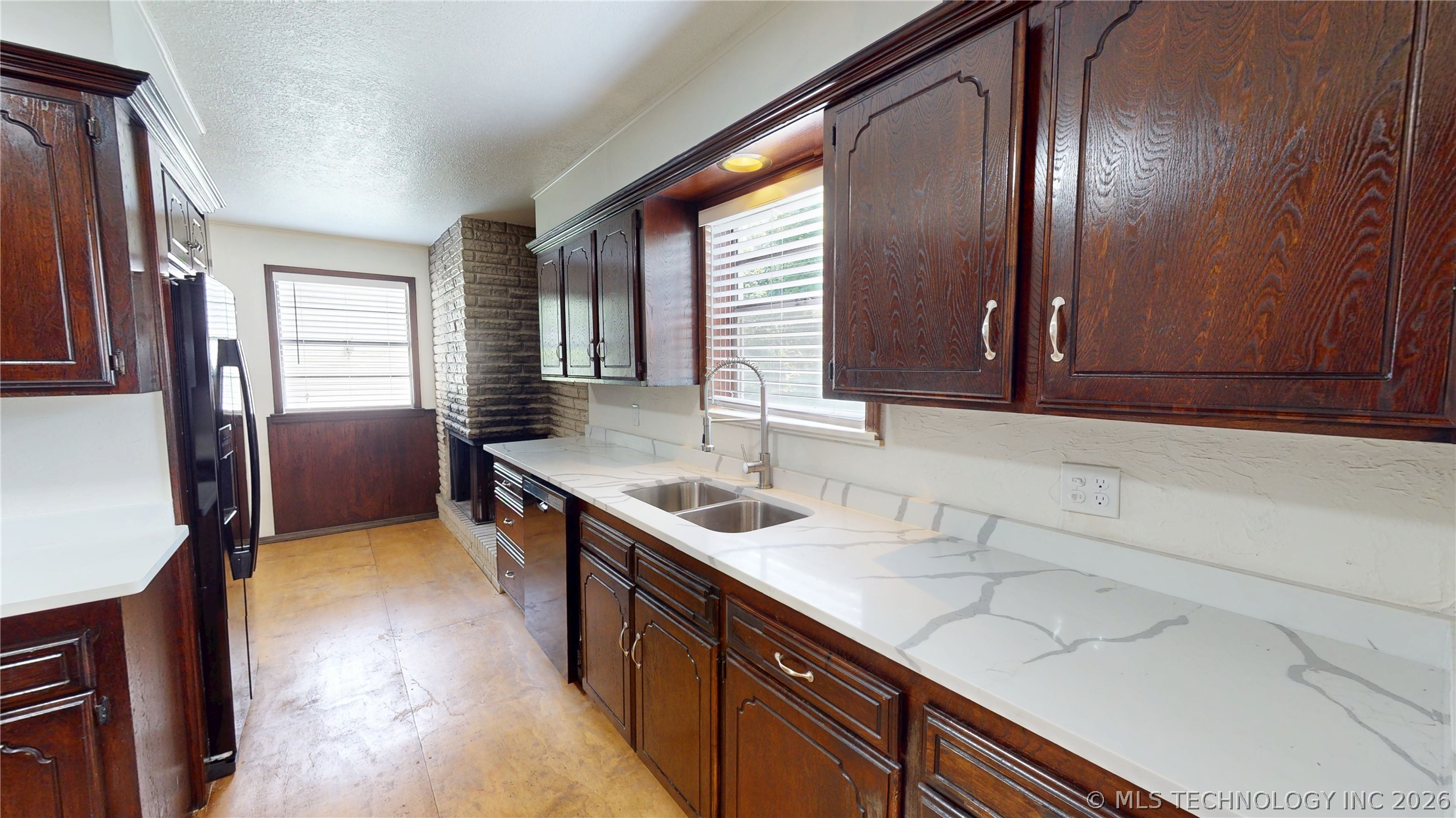 817 E 15th