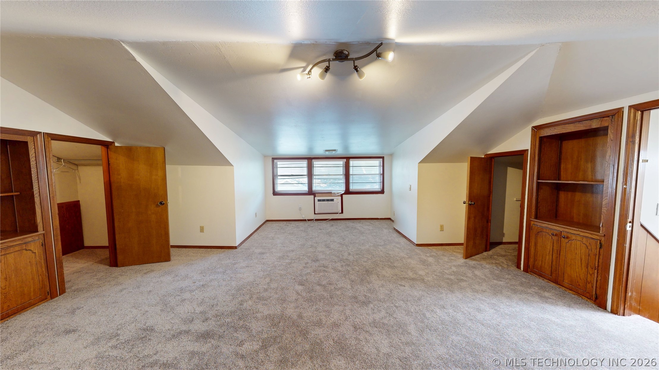 817 E 15th