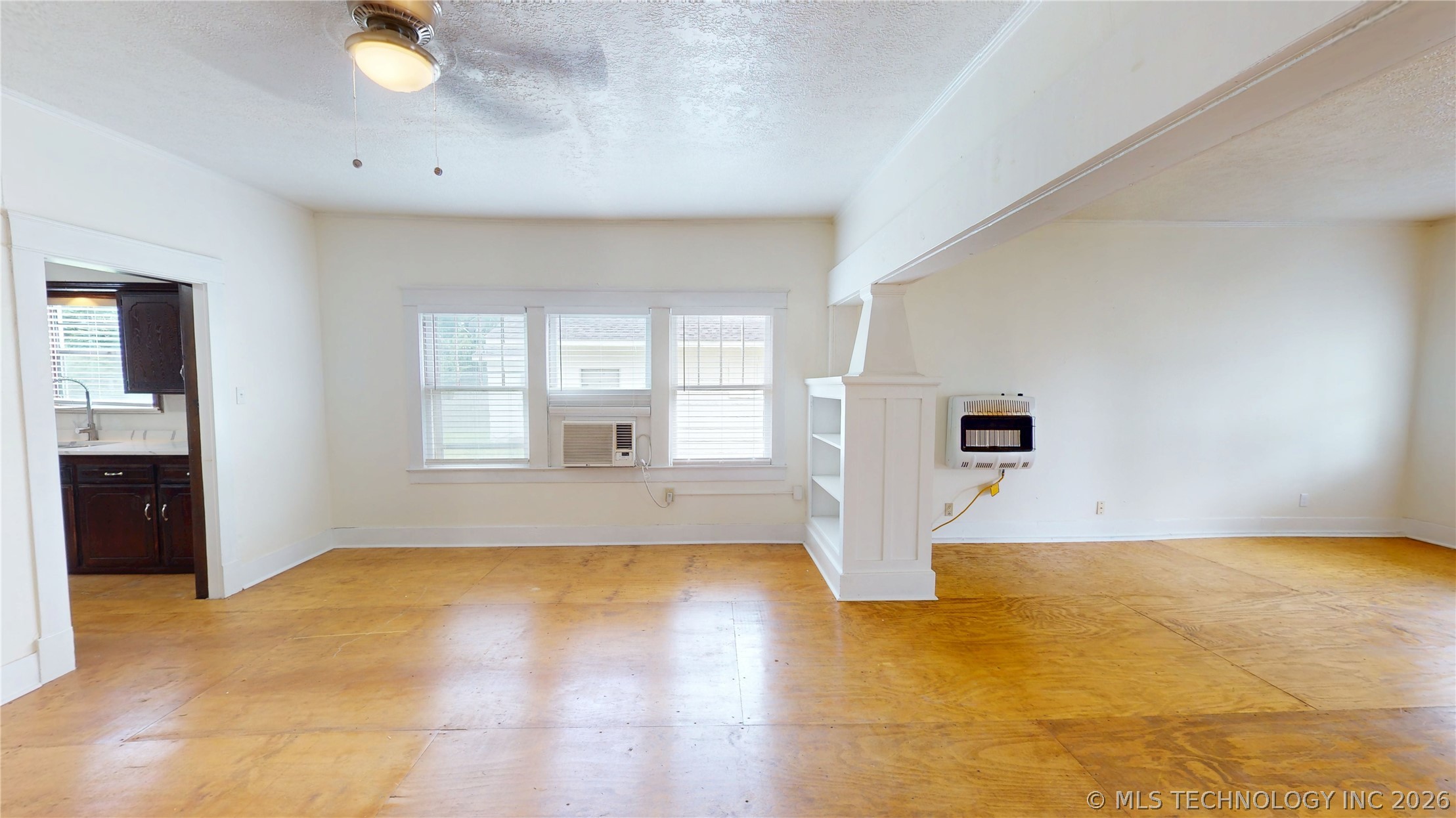 817 E 15th