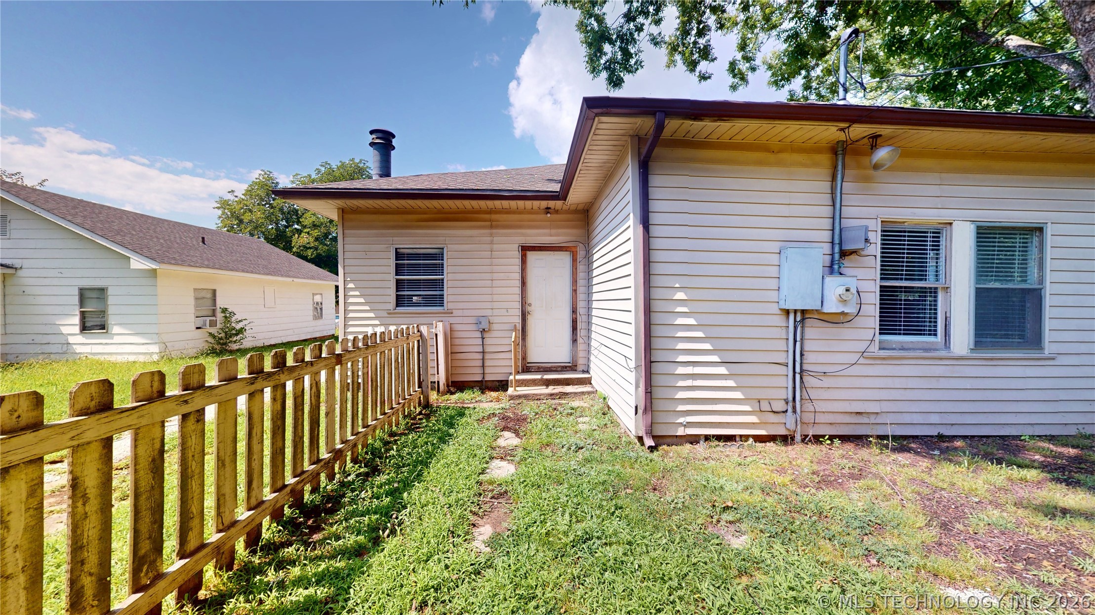 817 E 15th