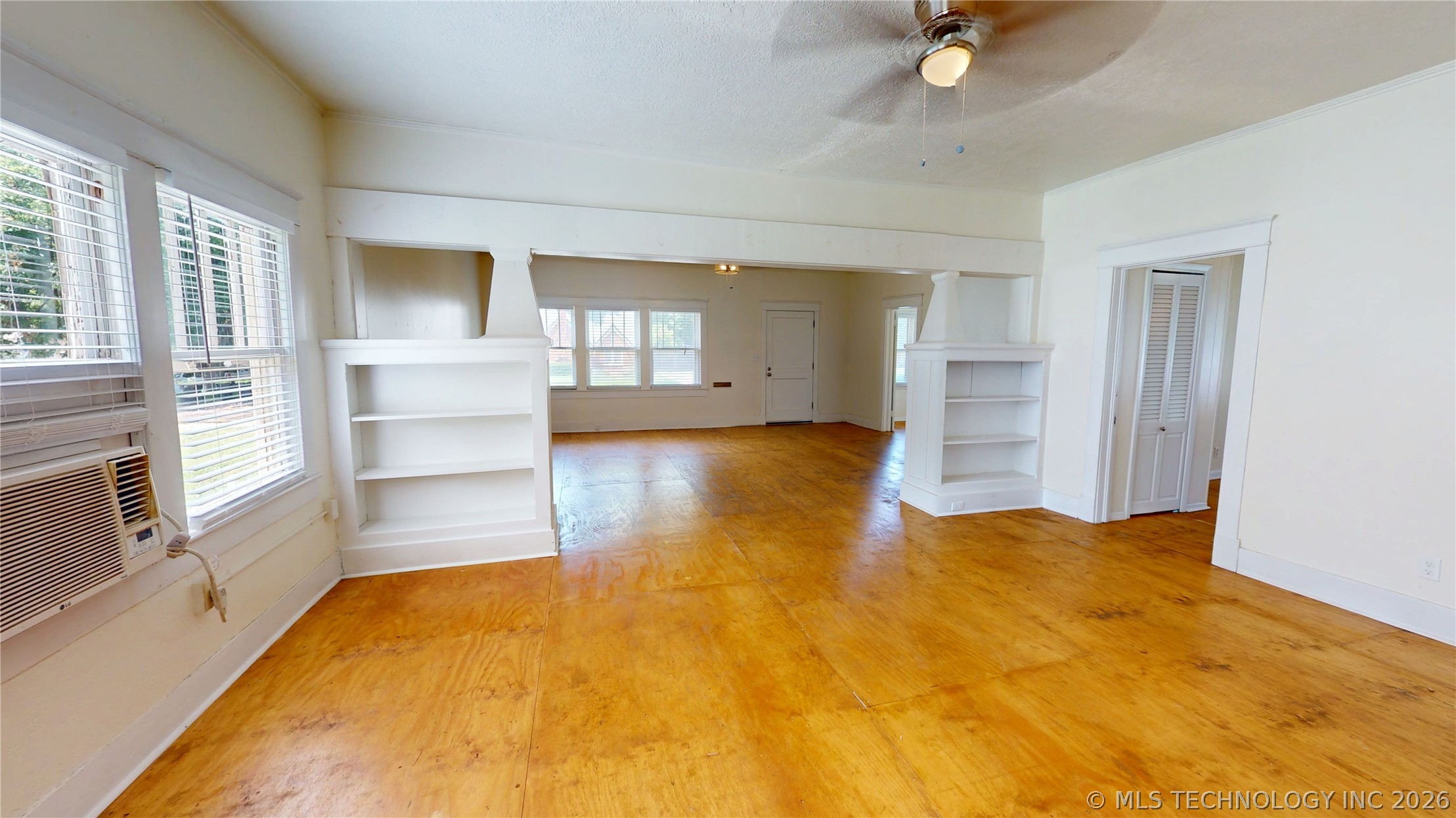 817 E 15th