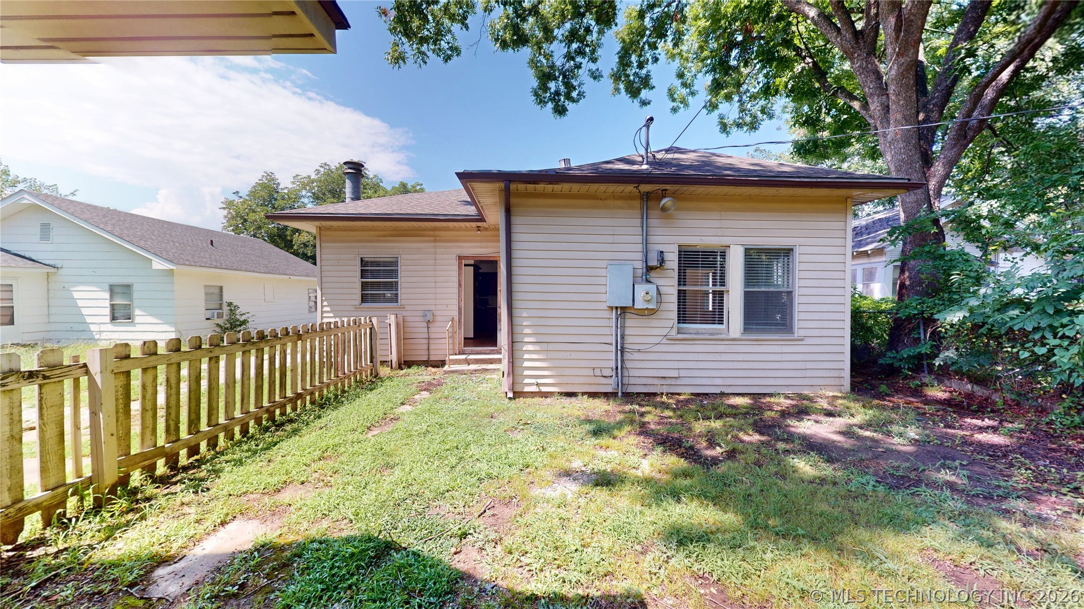 817 E 15th