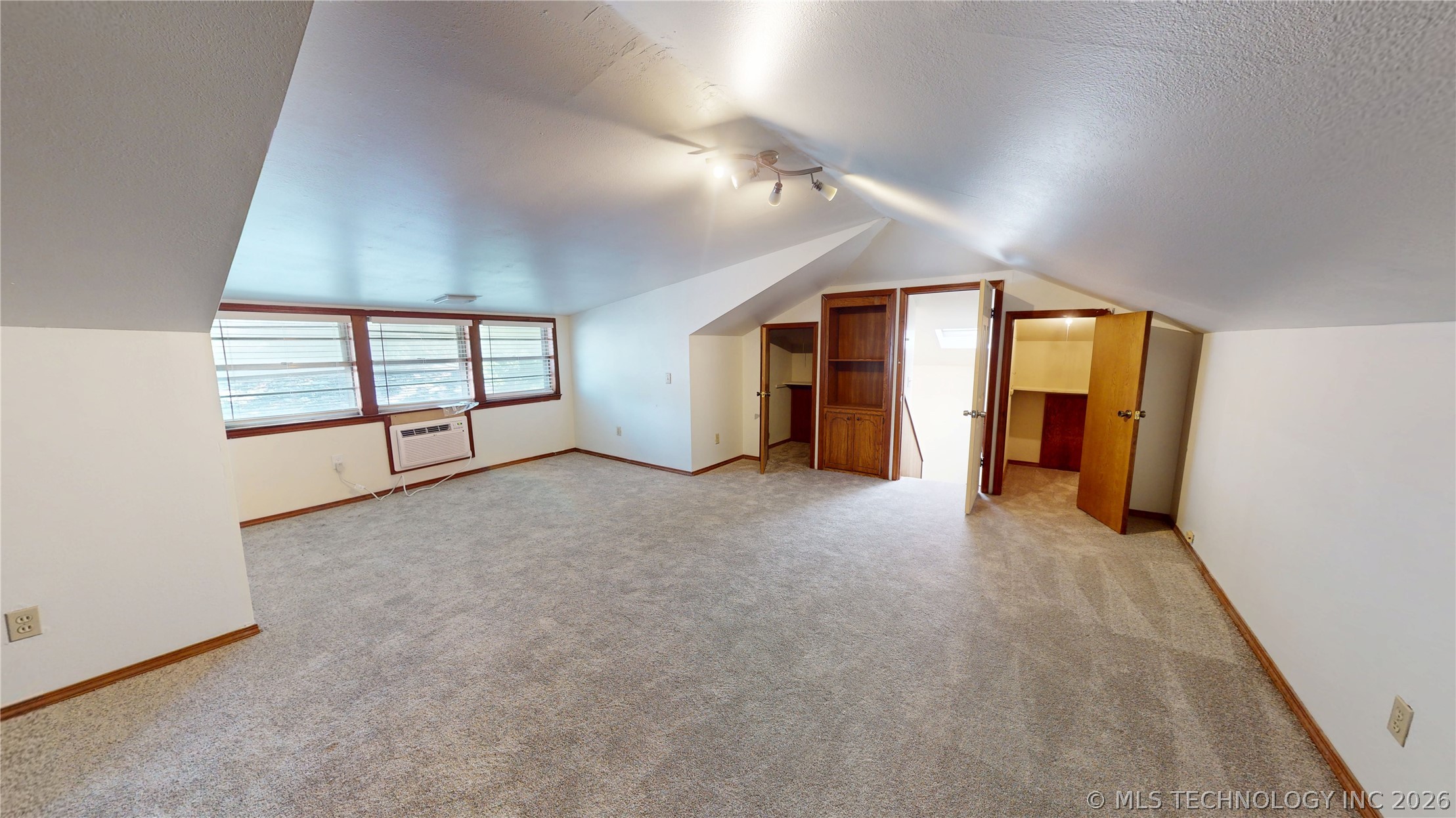 817 E 15th