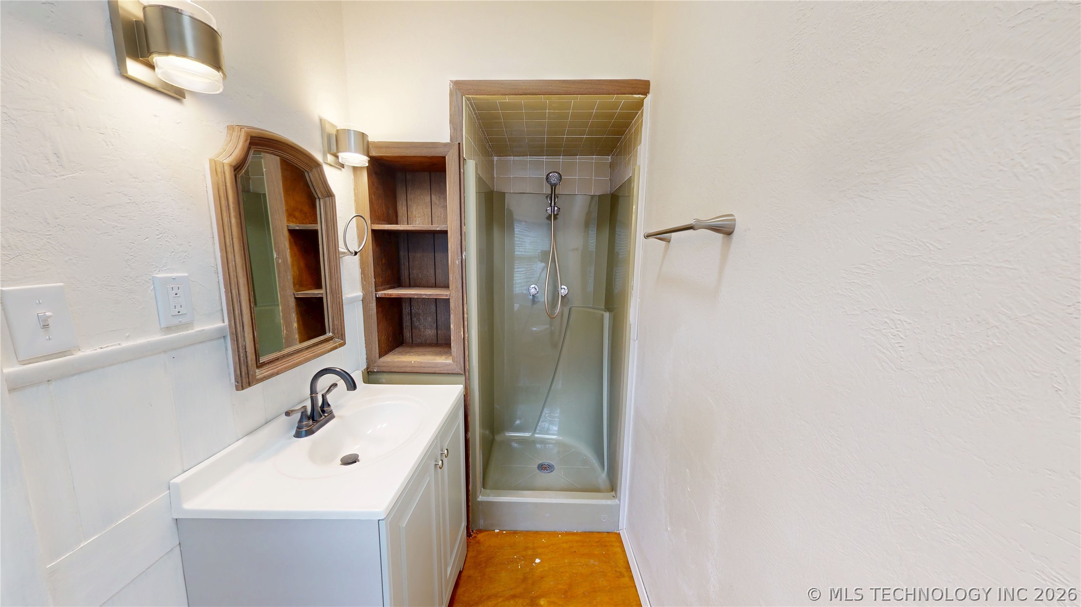 817 E 15th
