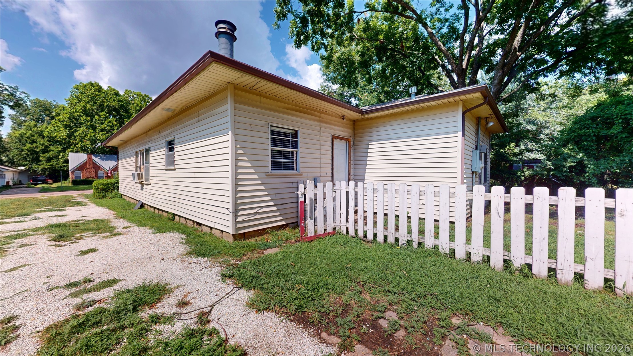 817 E 15th