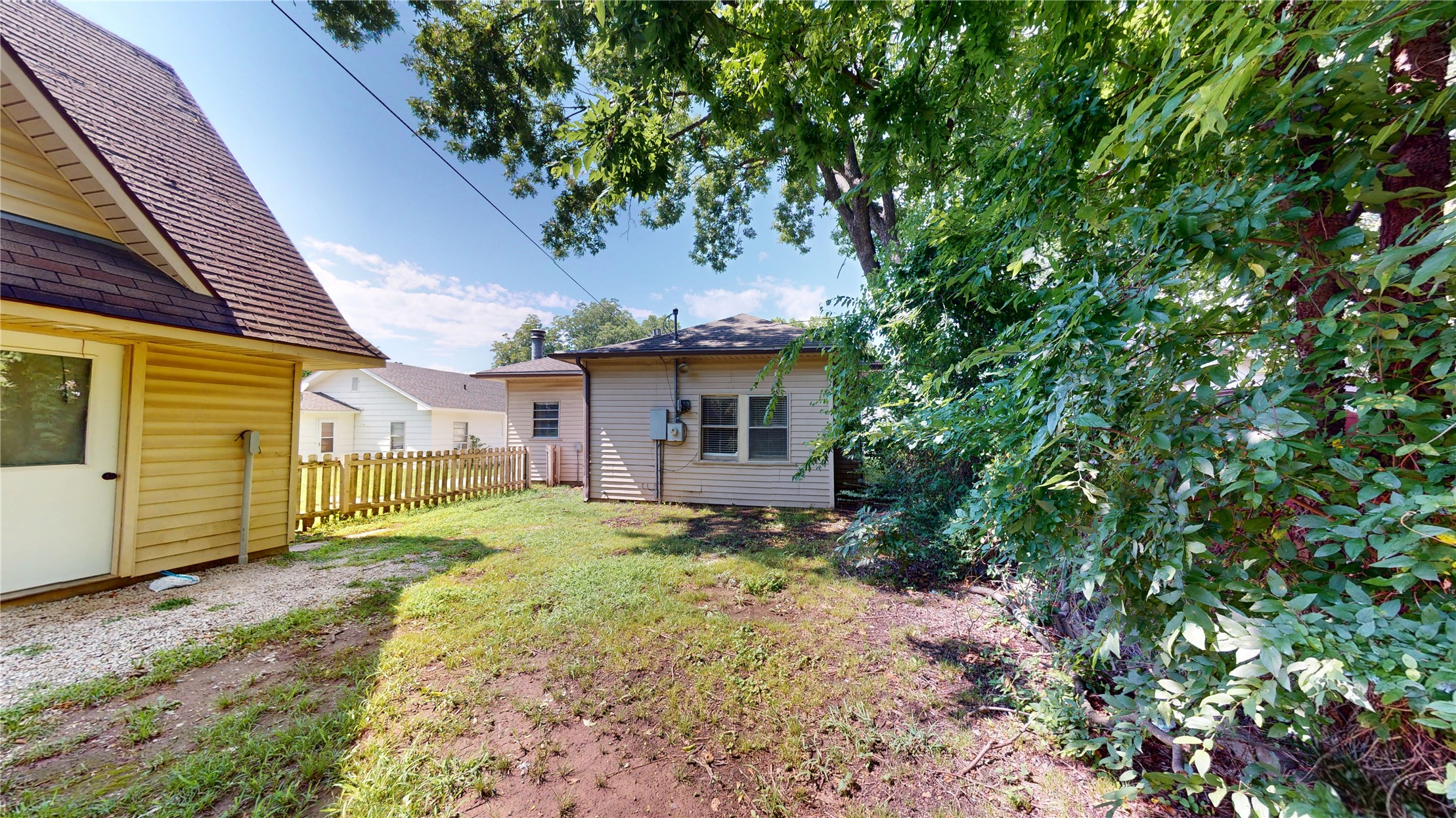 817 E 15th