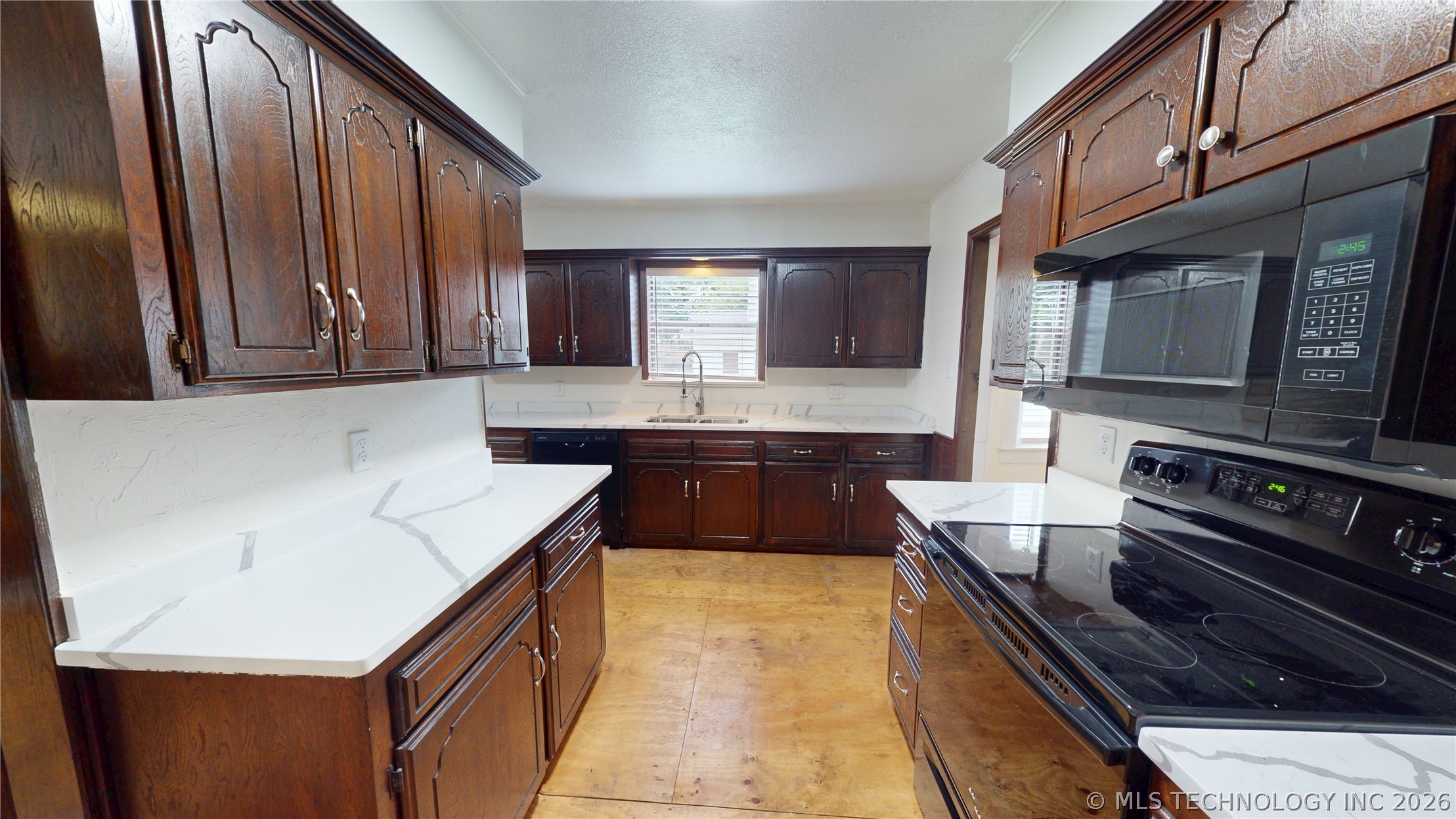 817 E 15th