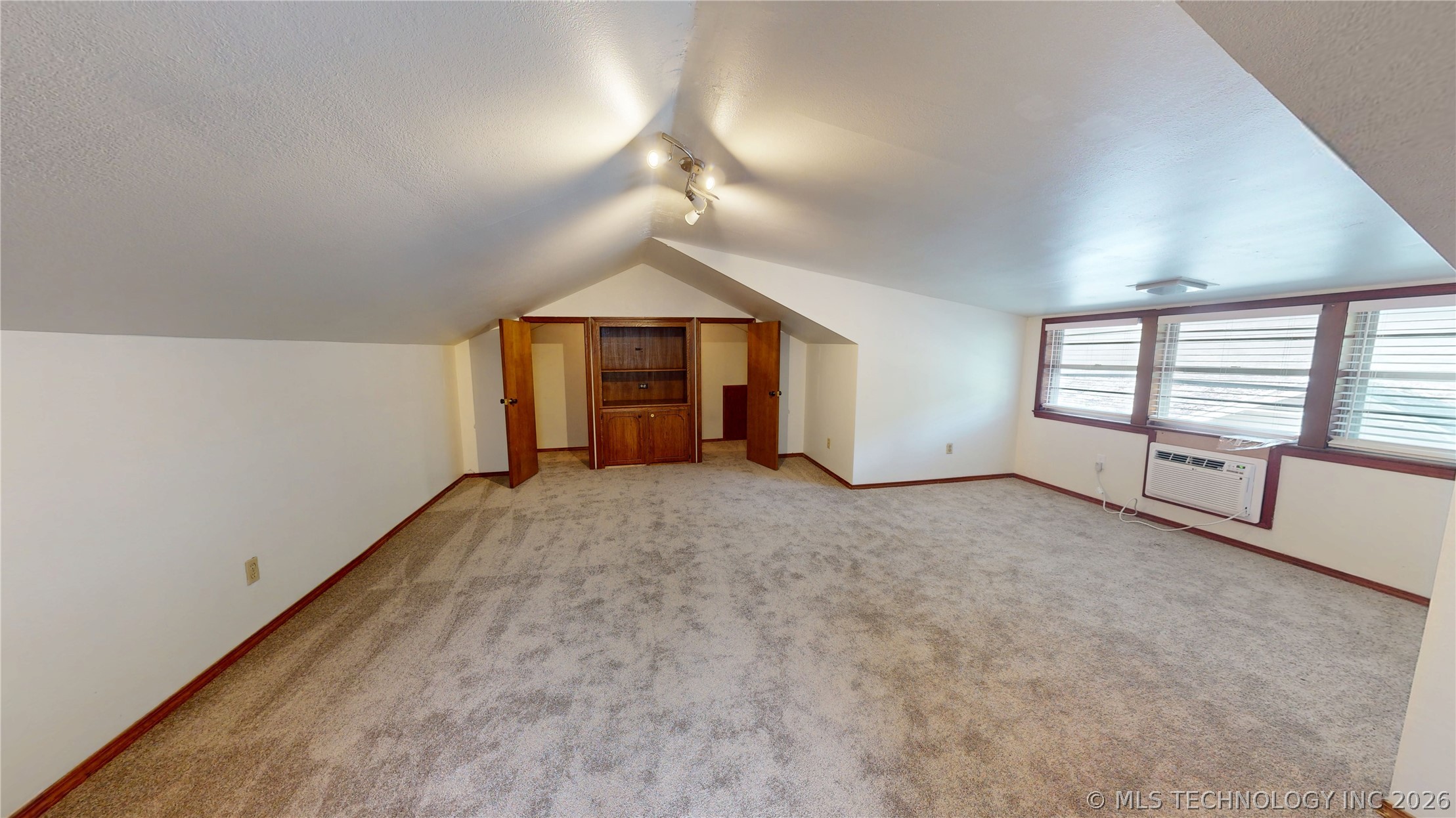 817 E 15th