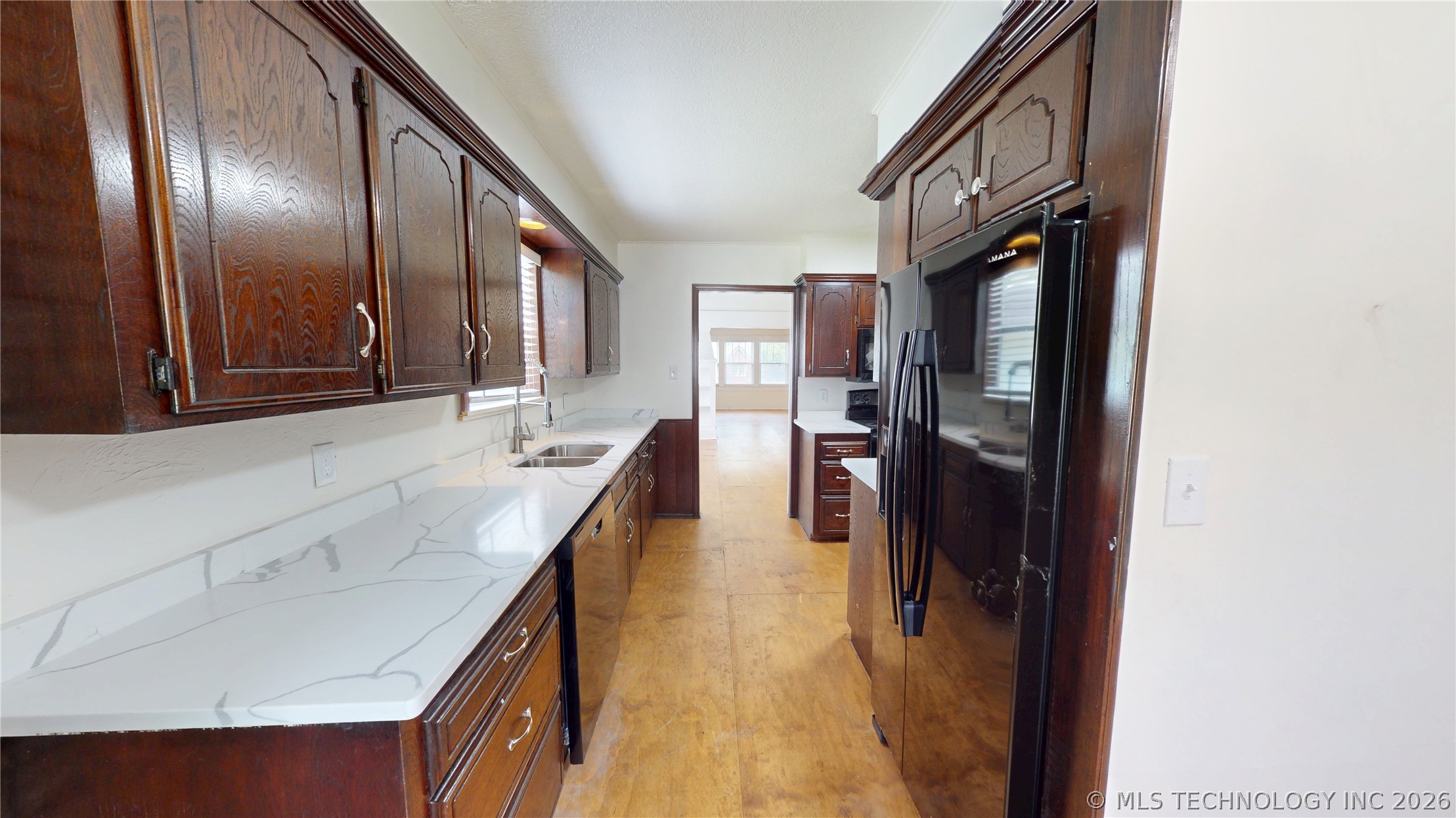 817 E 15th