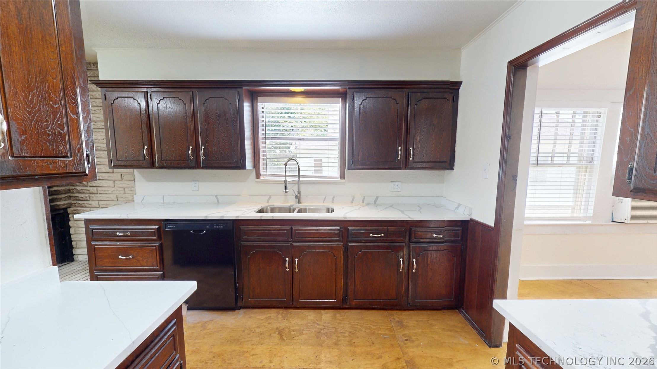 817 E 15th