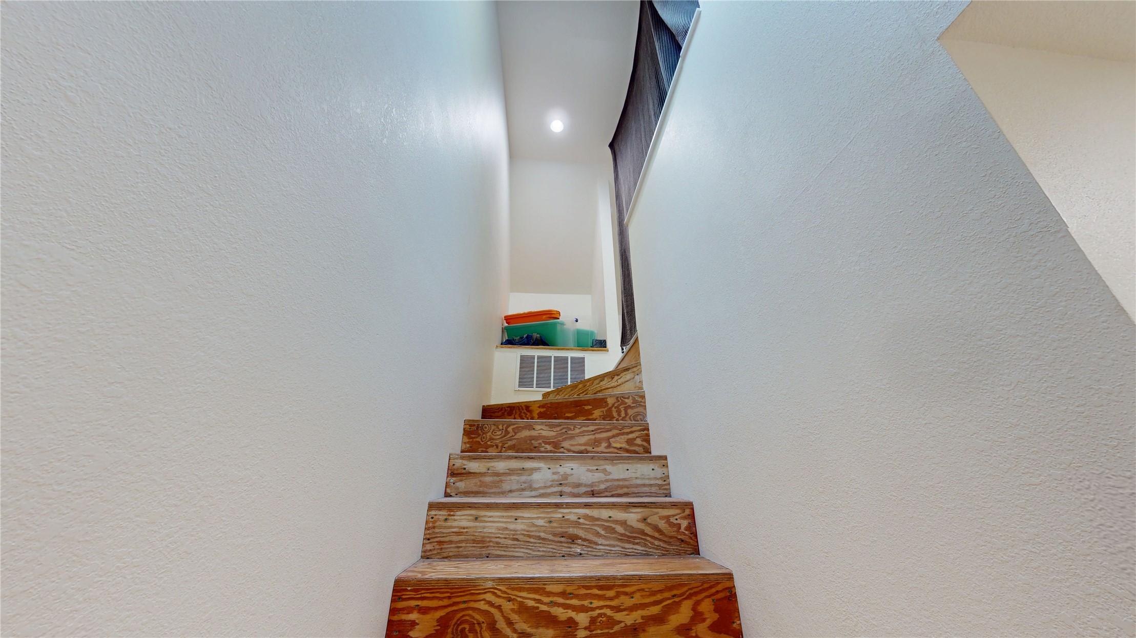 817 E 15th