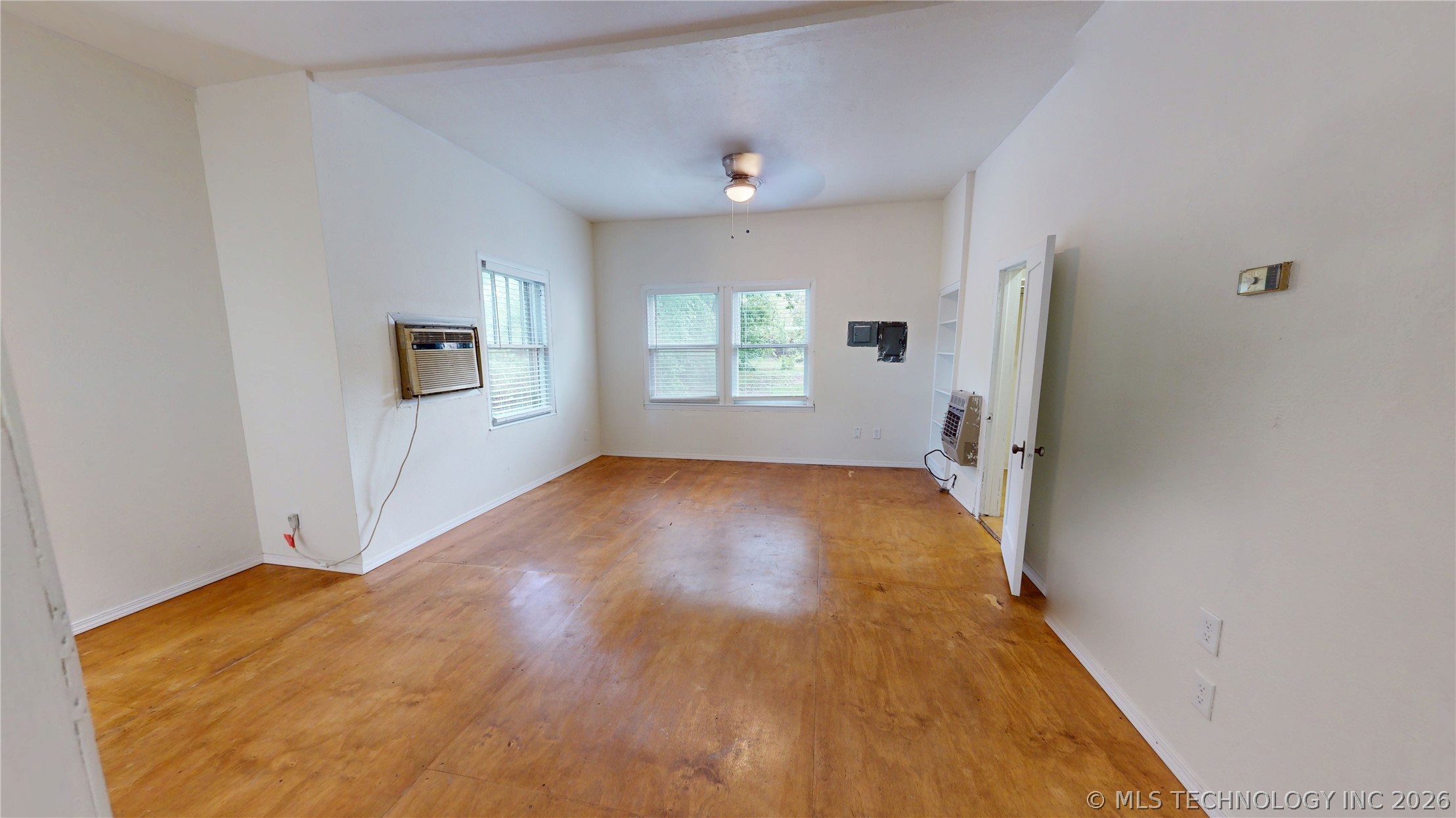 817 E 15th