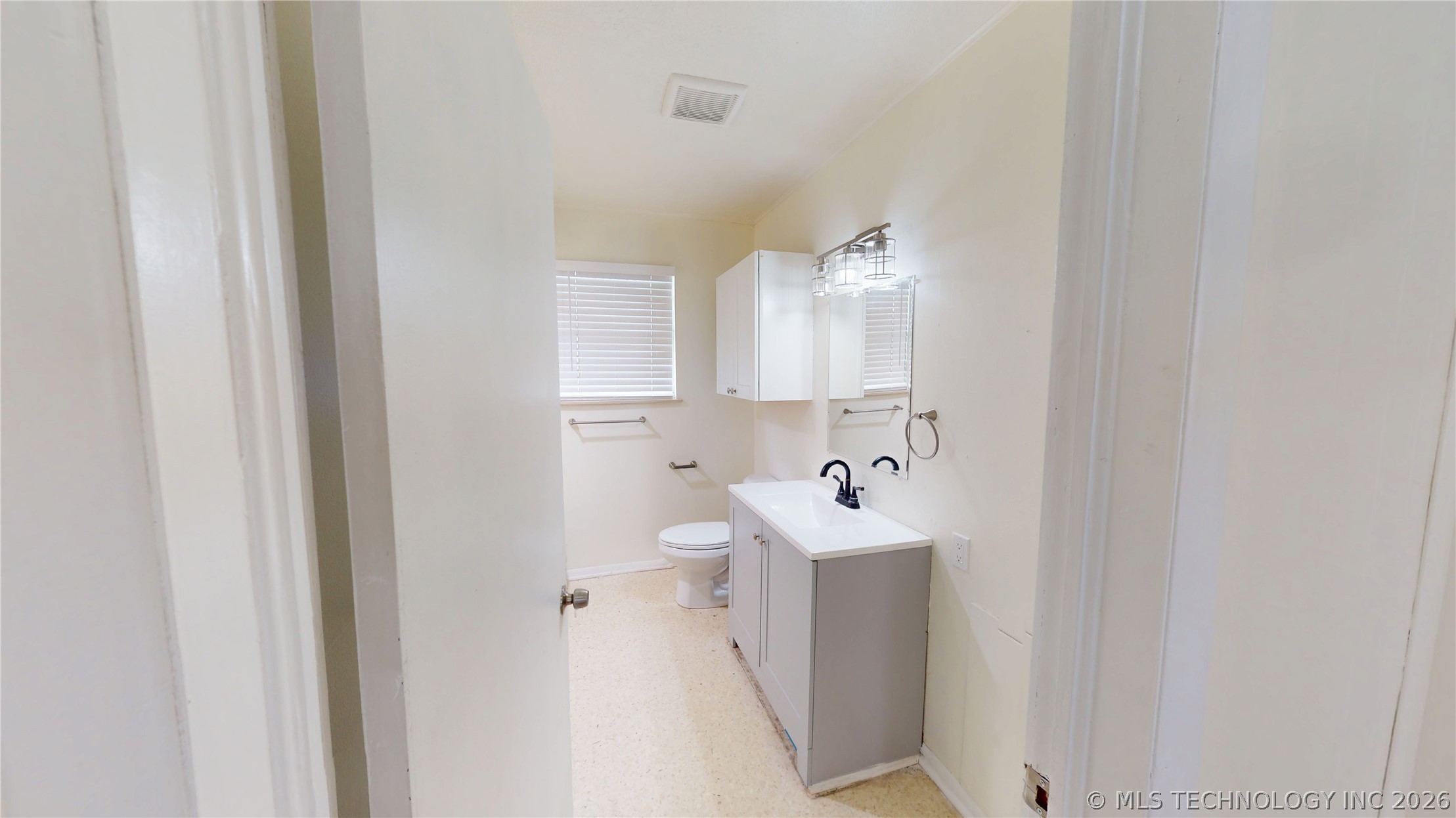 817 E 15th