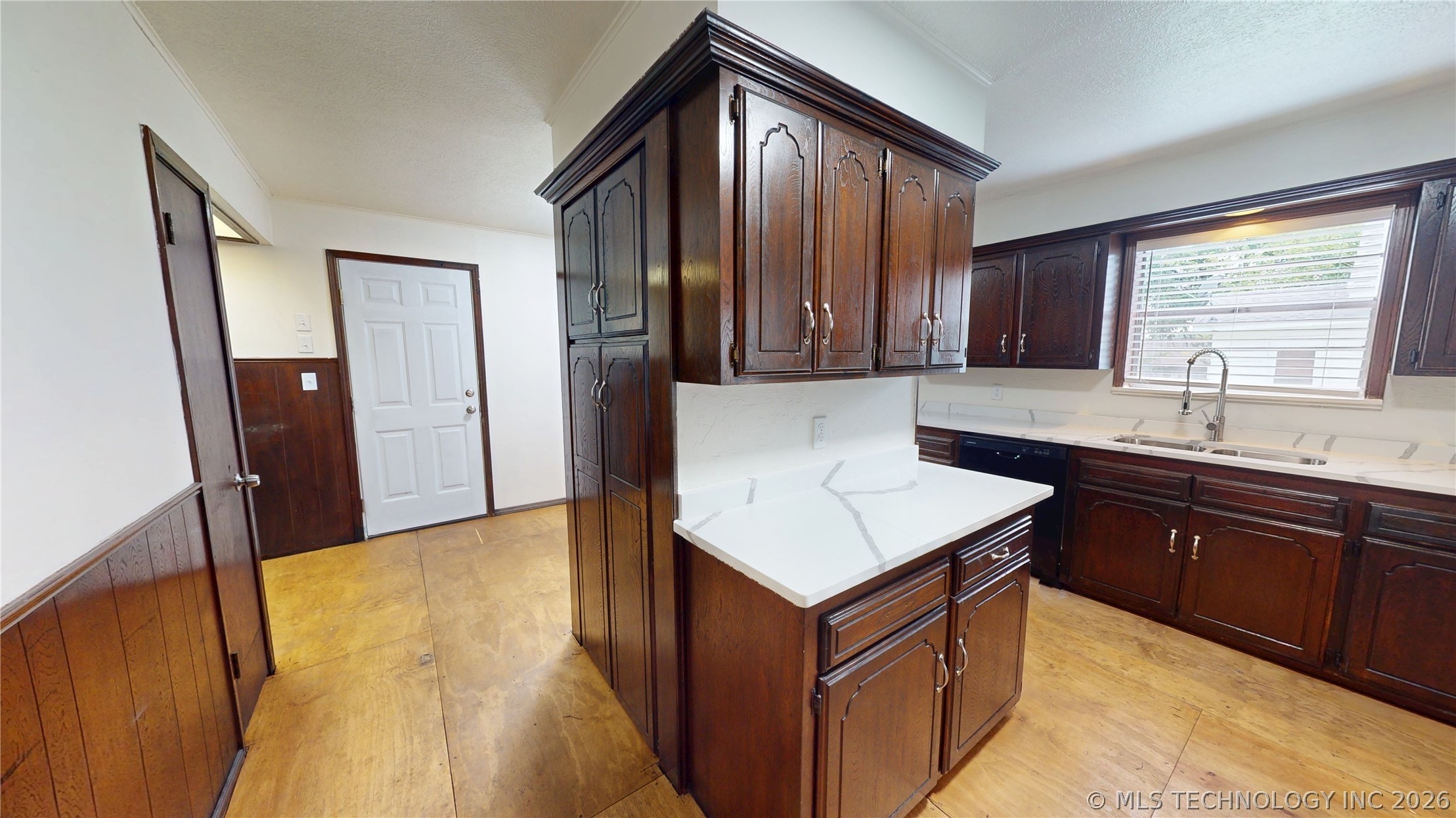 817 E 15th