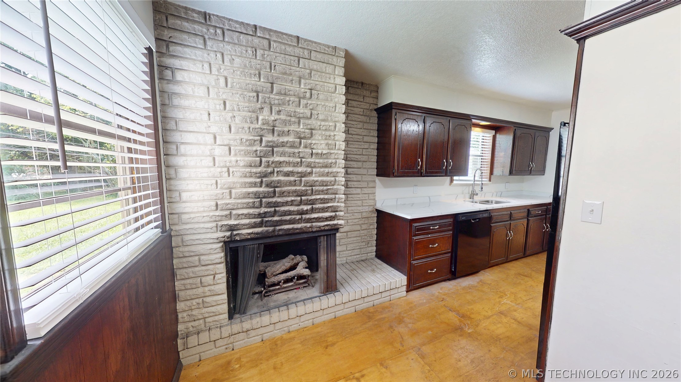 817 E 15th