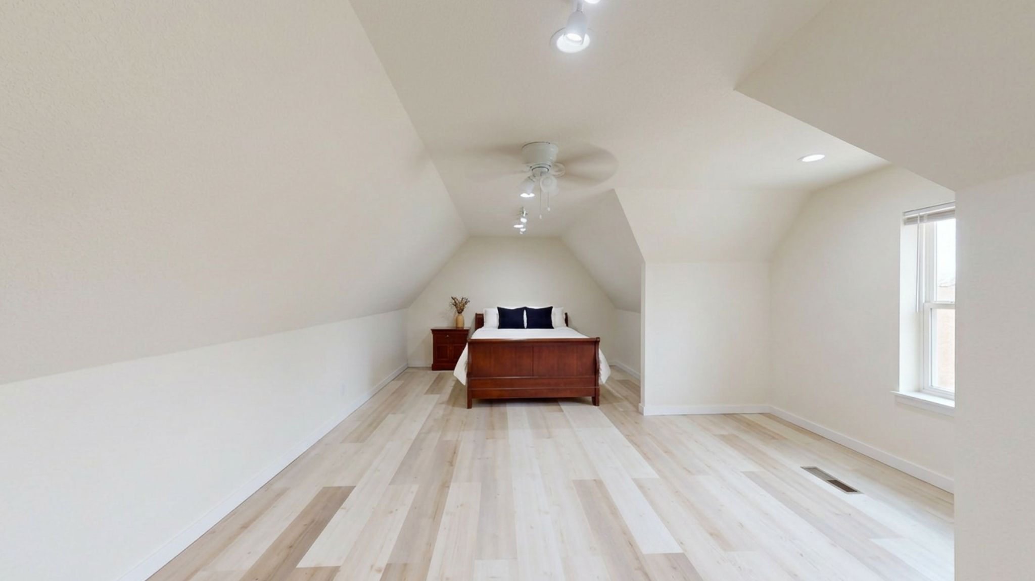 817 E 15th