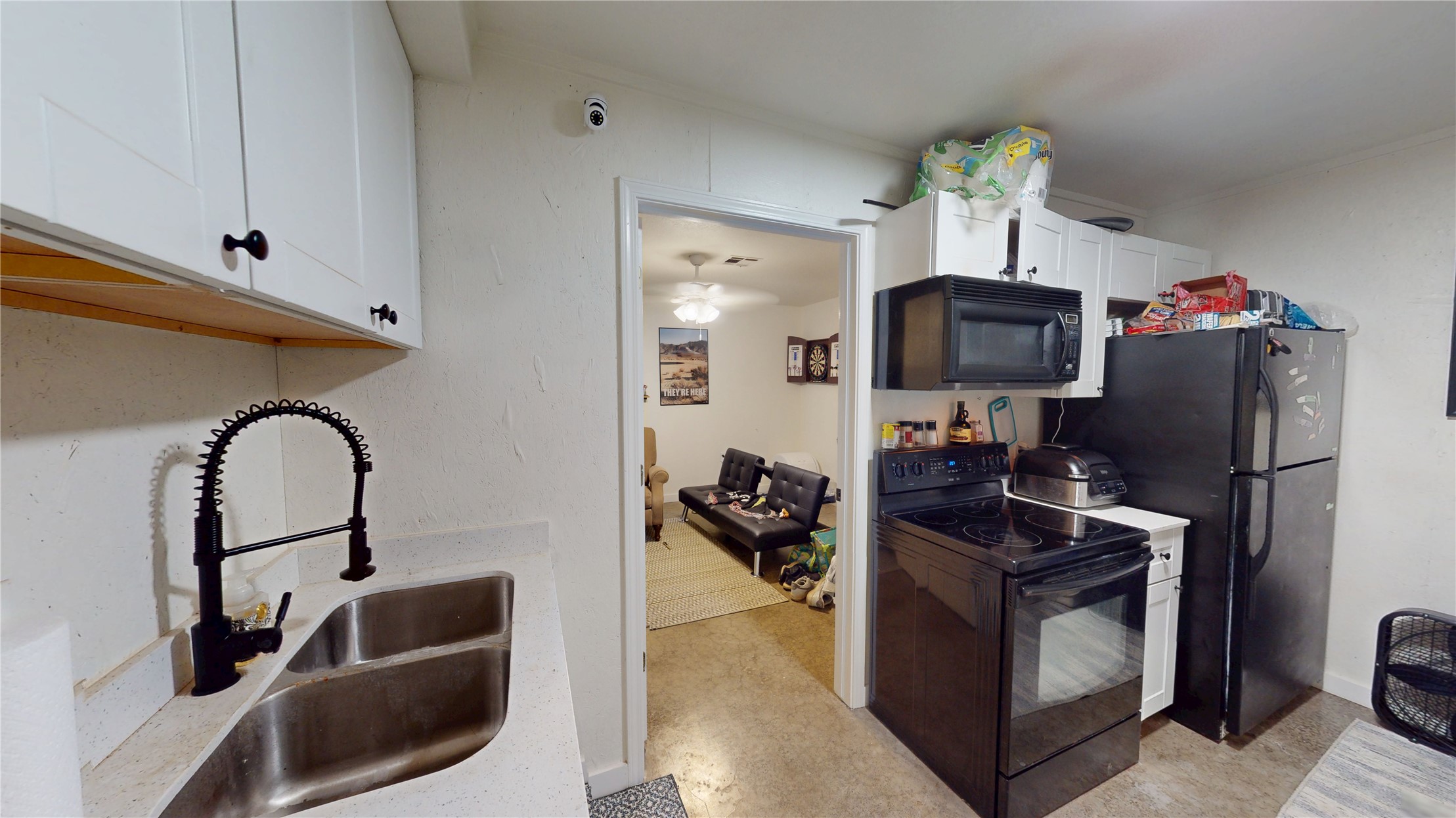 817 E 15th
