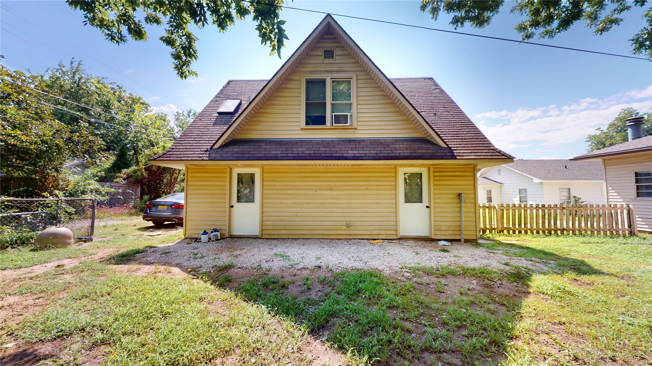 817 E 15th