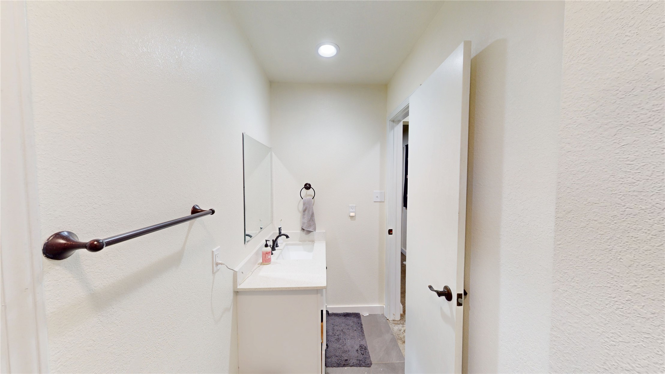 817 E 15th