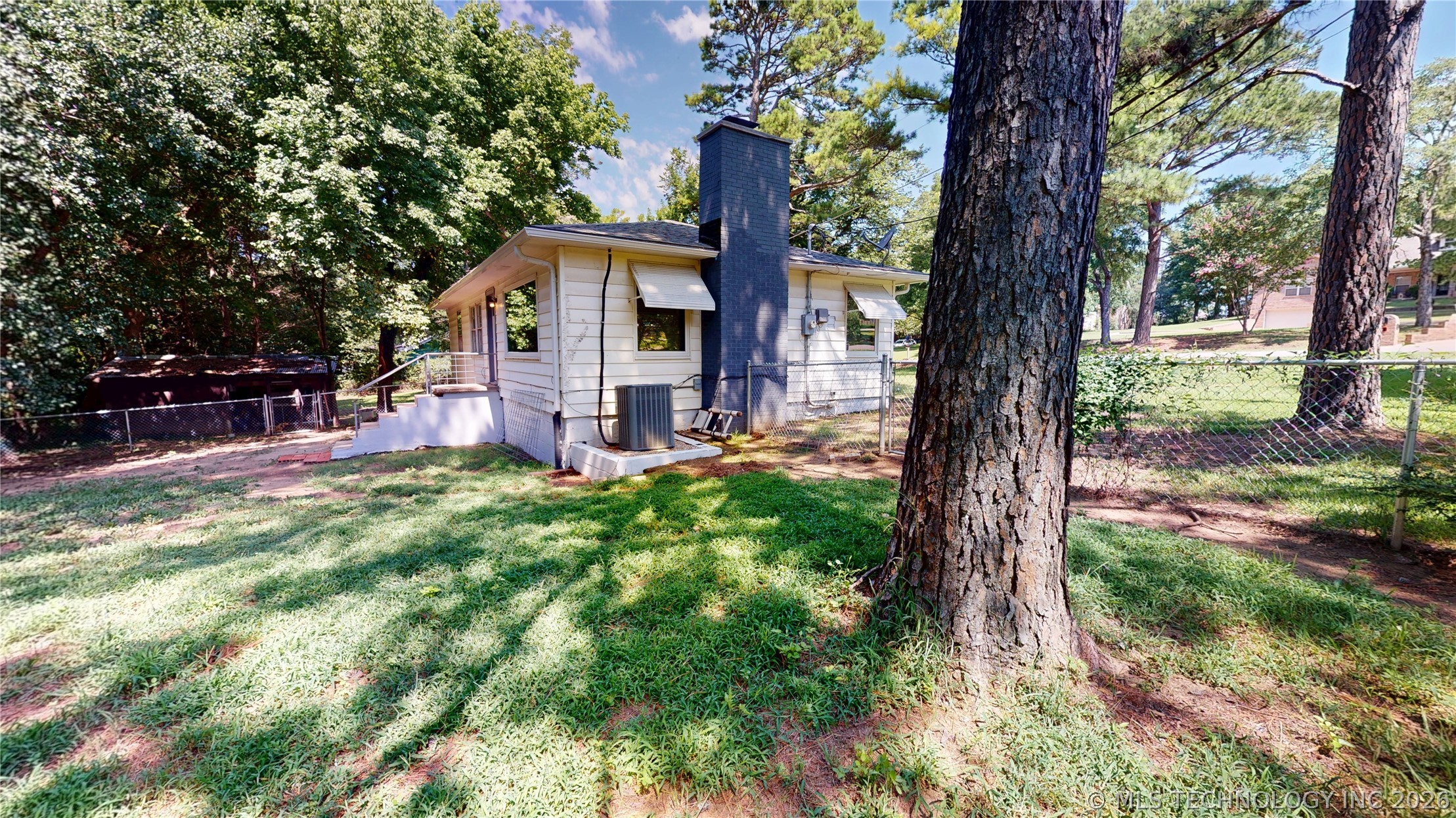 1427 Pine