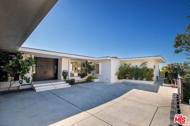 555 CHALETTE DR