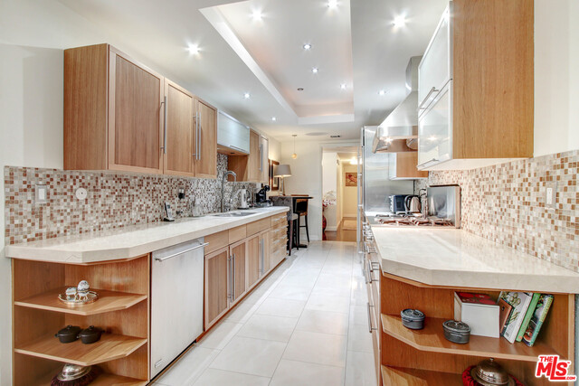 423 N Palm Dr Unit: 205