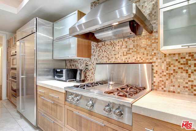 423 N Palm Dr Unit: 205