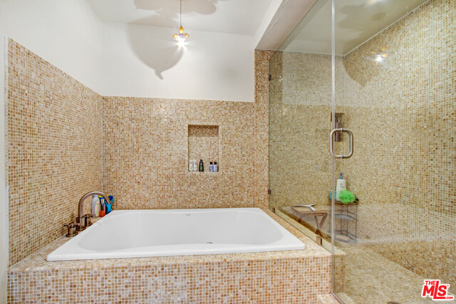 423 N Palm Dr Unit: 205
