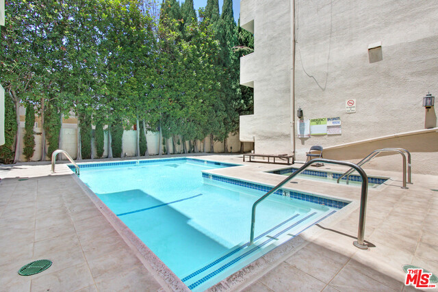 423 N Palm Dr Unit: 205