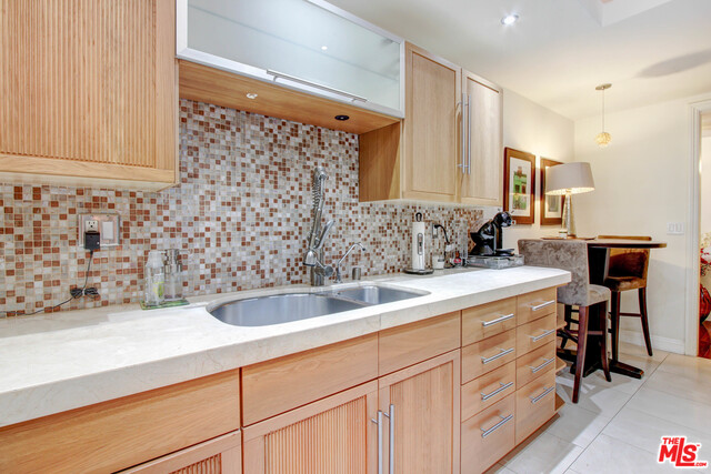 423 N Palm Dr Unit: 205