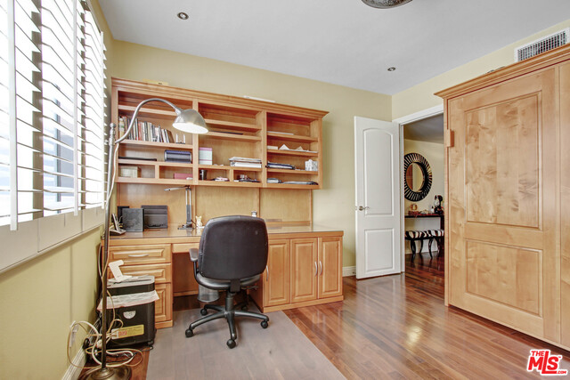 423 N Palm Dr Unit: 205