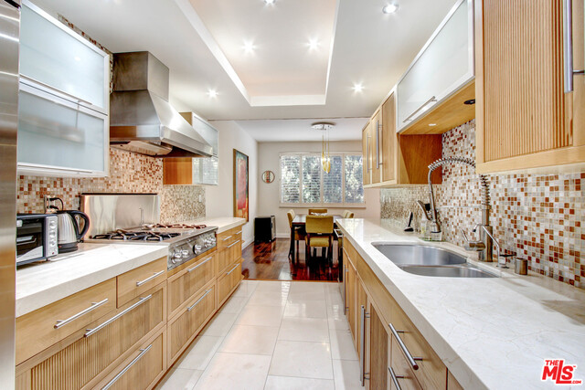 423 N Palm Dr Unit: 205