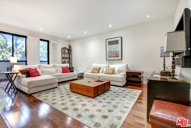 423 N Palm Dr Unit: 205