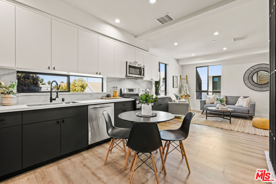 3202 W 16Th Pl Unit: 3204 1/2