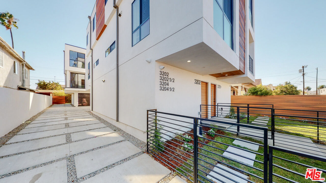3202 W 16Th Pl Unit: 3204 1/2